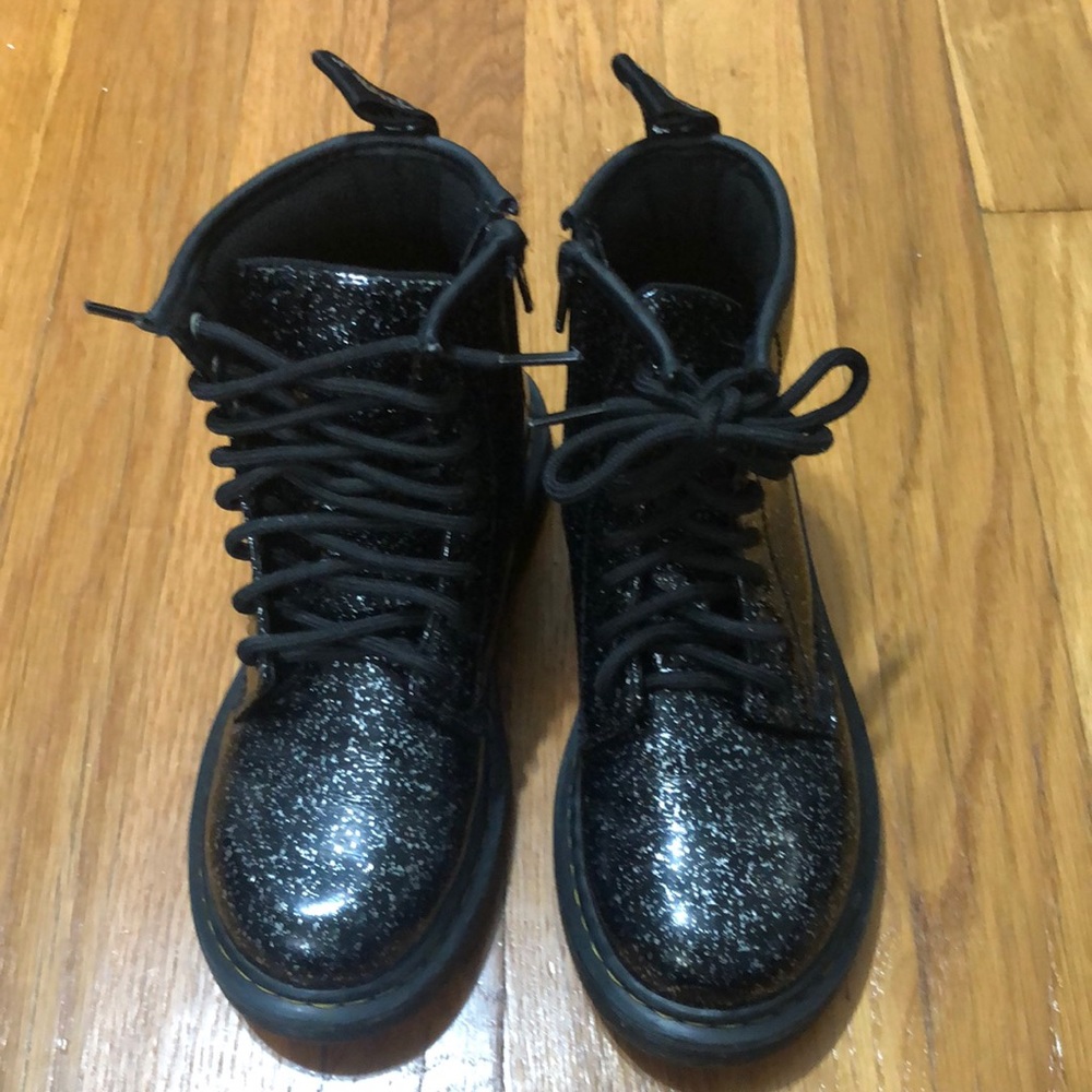 Dr Martens JR 1460 Ankle Black Cosmic Glitter for Girls SZ: US 1, EUR 32